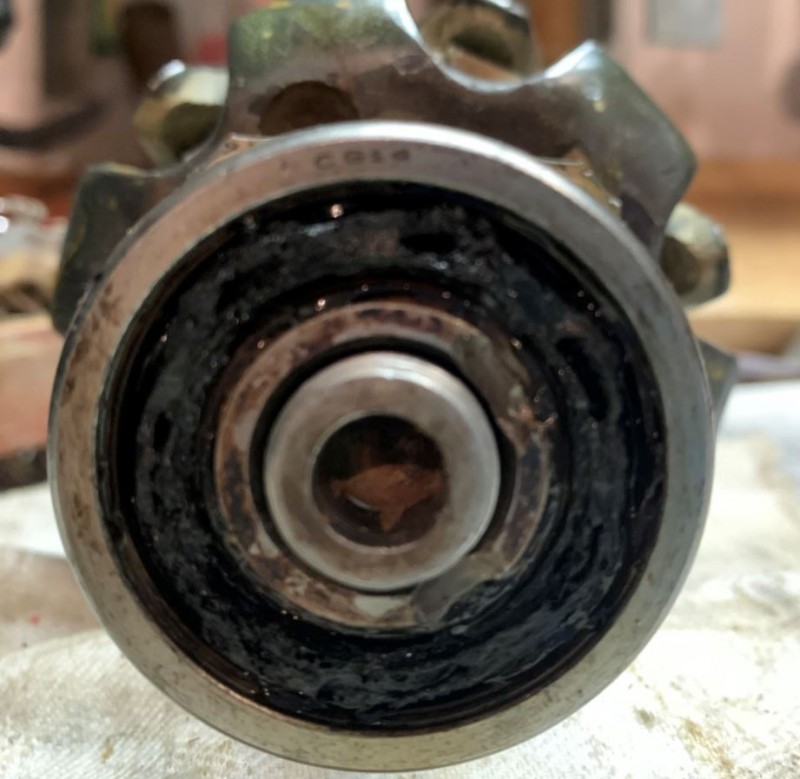 Bosch Lichtmaschine Riemenscheibenlager auf 250 Grad erhitzt.JPG