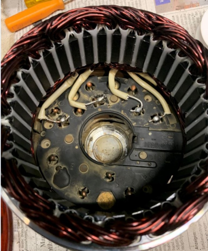 Bosch Lichtmaschine Neue Ständer-Wicklung eingelötet.JPG