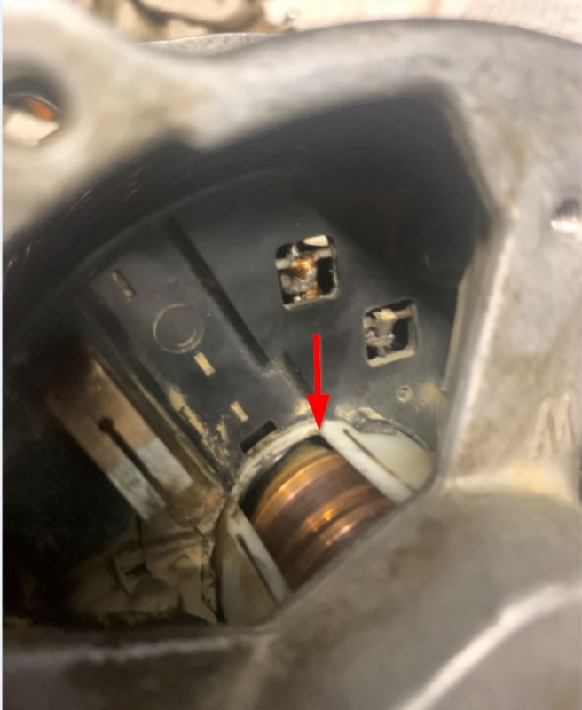 Bosch Lichtmaschine Kunststoffgehäuse Reglerlager nach Zusammenbau.jpg