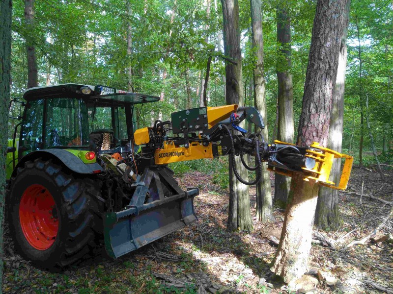 Claas Mit Zange 1   20230923 Komp.jpg