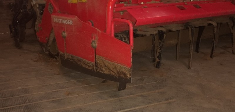 Pöttinger Lion Seitenschild Höhe.jpg