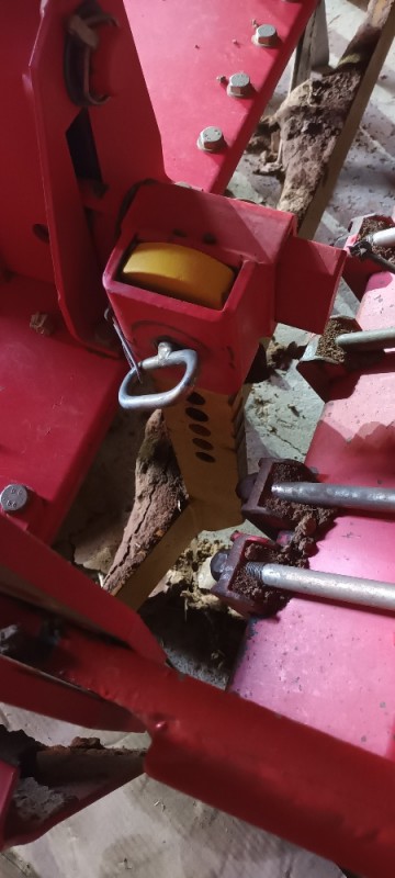 Pöttinger Lion Seitenschild von oben.jpg