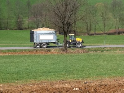 Hackschnitzeltransporter 2 2013.jpg