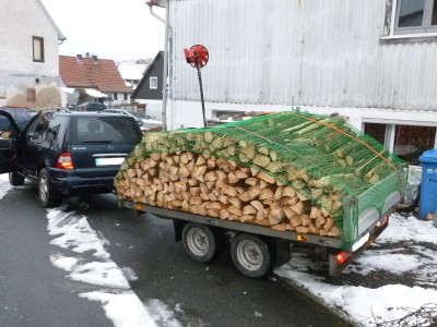 ScheitholzAusliefern20130227 (2) komp.JPG