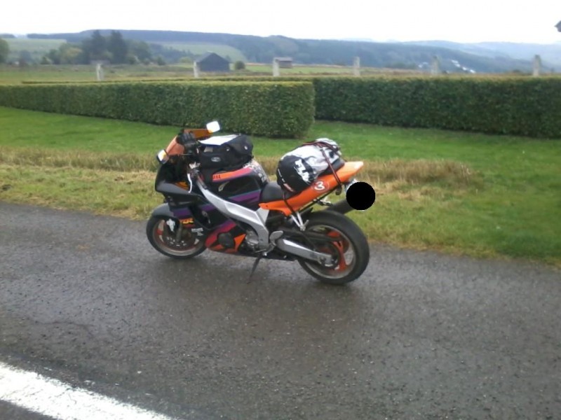 Yamaha FZR 600_3.jpg