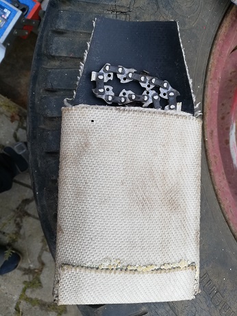 Kettentasche 1 klein.jpg