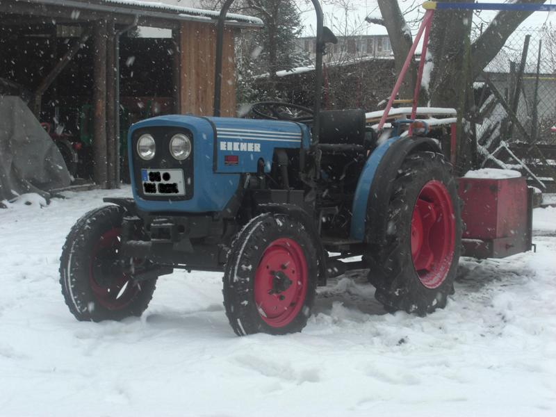 Eicher im Schnee.JPG