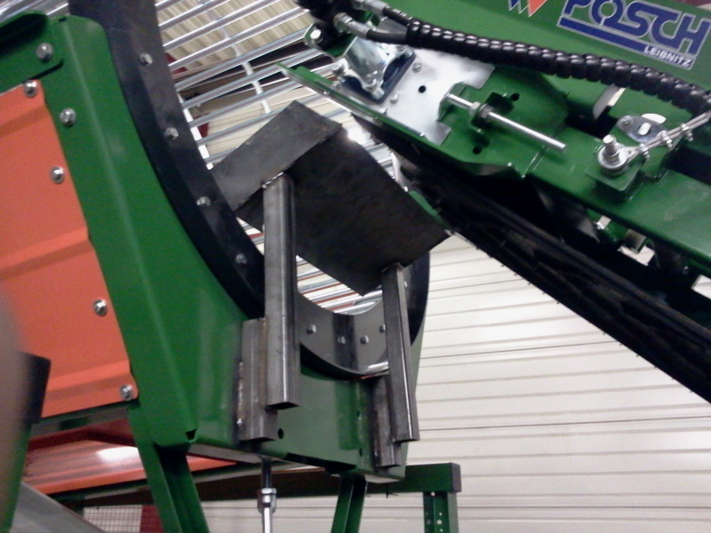 Minirutsche zwischen Förderband und Aussortiertrommel.jpg