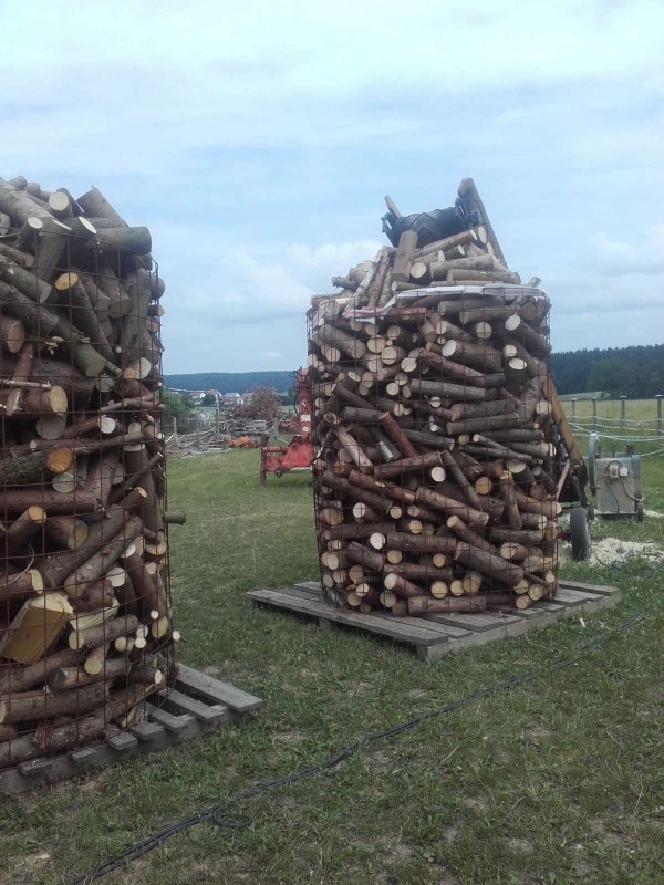 2019-06-22 Stangerl schneiden Förderband 1.jpg