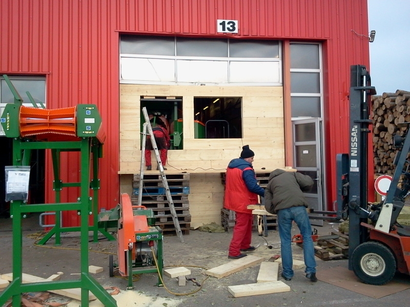 Tor fast fertig verbaut.JPG