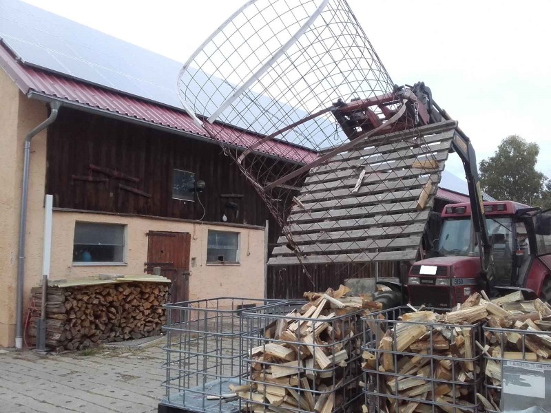 2016-10-07 Holz umfüllen 2.jpg