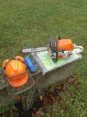 Holzspalten MS,Seil,Plane, auf Sein am Teich.jpg