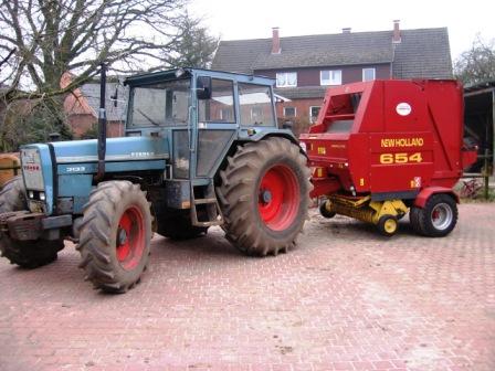 New Holland 654 001.jpg